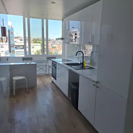 Guest house Lisbon South Bay 2 *